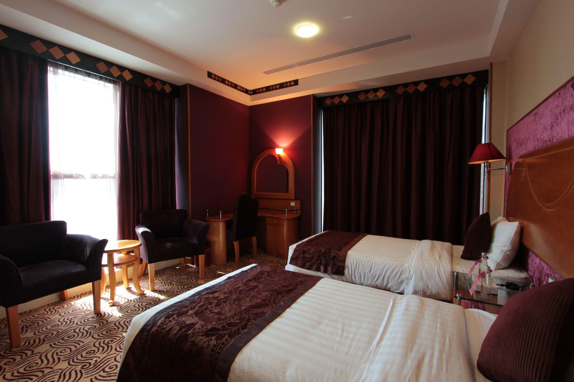Awaliv International Hotel Ta'if Exterior foto A room at the hotel